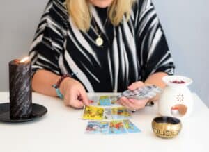 Your Go-To Guide To Understanding The Yes-No Tarot Reading Session